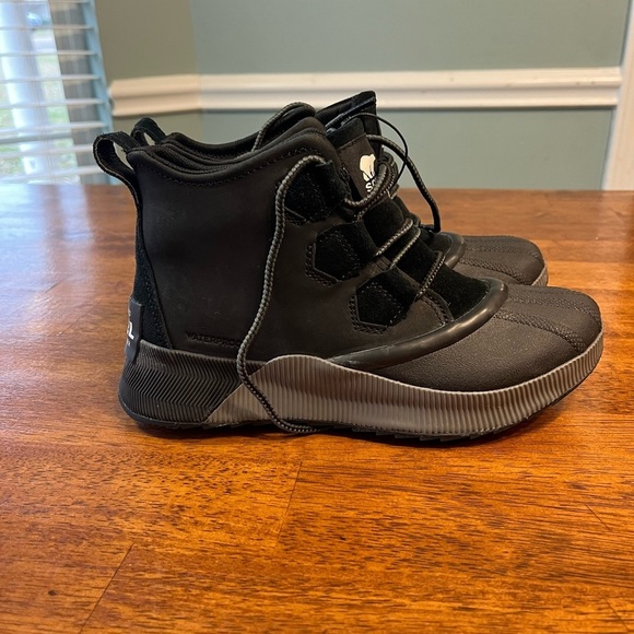New Sorel Out N About Waterproof black lace up boot size 6.5 - Picture 6 of 12